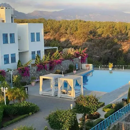 Townhouse Sea Mountain Views
