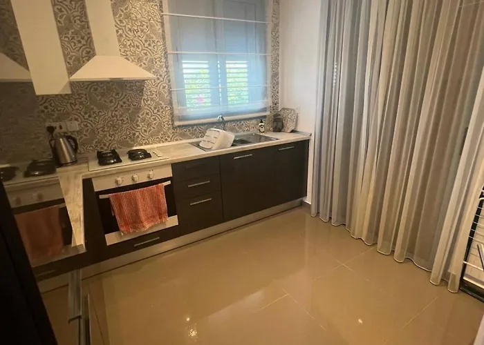 Townhouse Sea Mountain Views * Kharcha